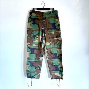VTG Military Double Knee Combat Army Camouflage Cargo Pants
Unisex Size 31 x 29